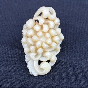 Vintage 1940's Carved Celluloid Floral Off White Ring Made in Japan Sz 5.5
